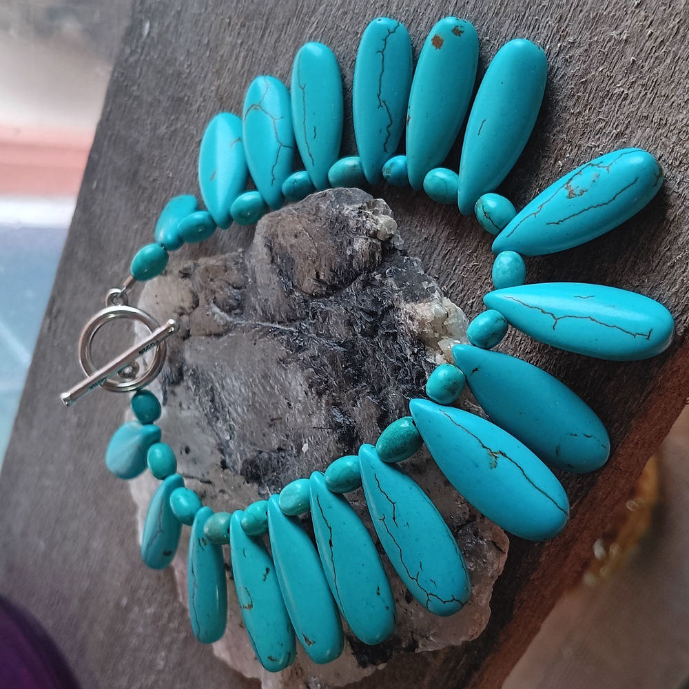 Blue Teardrop Bead Bracelet